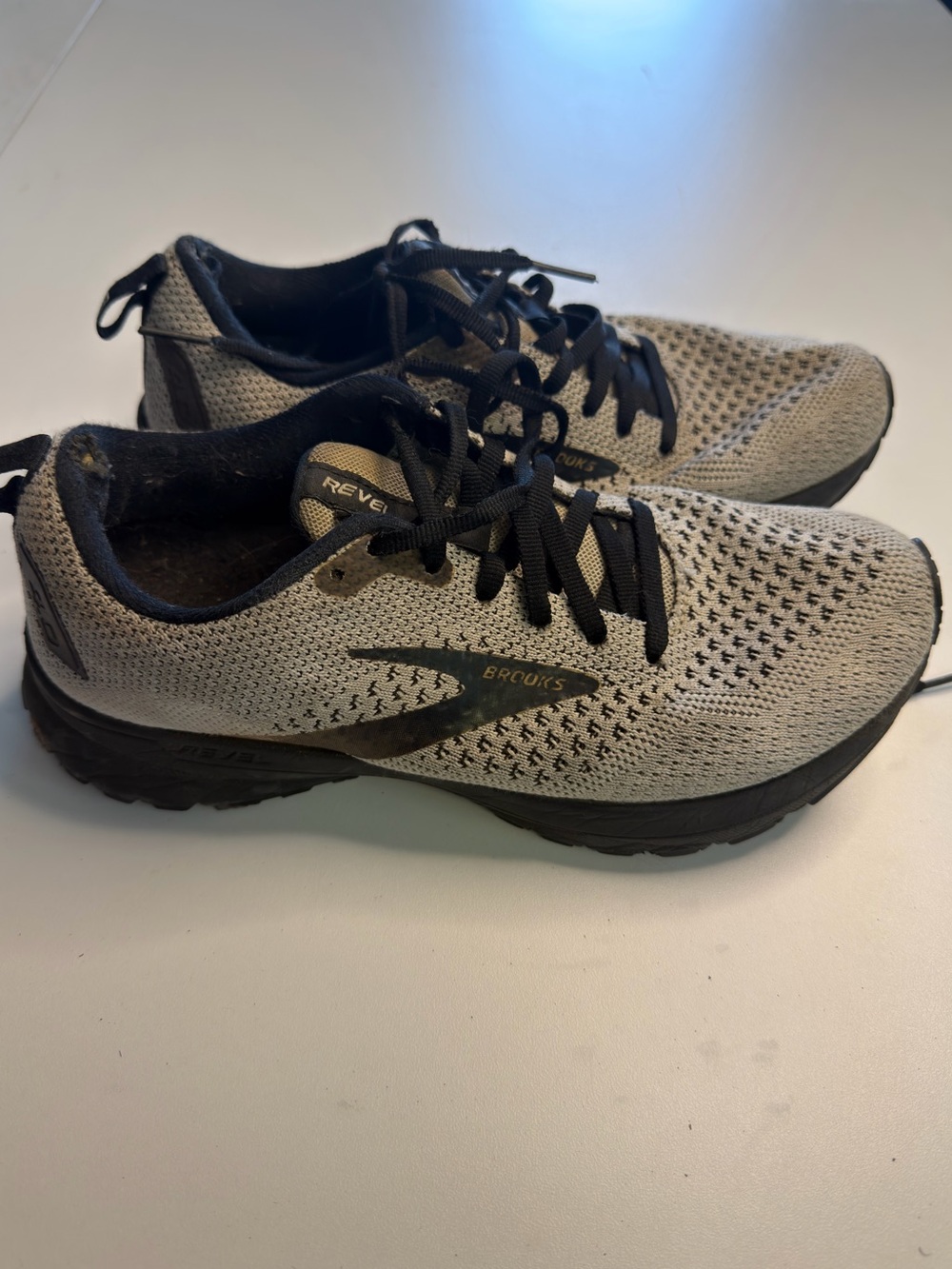 Brooks Men's Running Shoes in Gray and Black